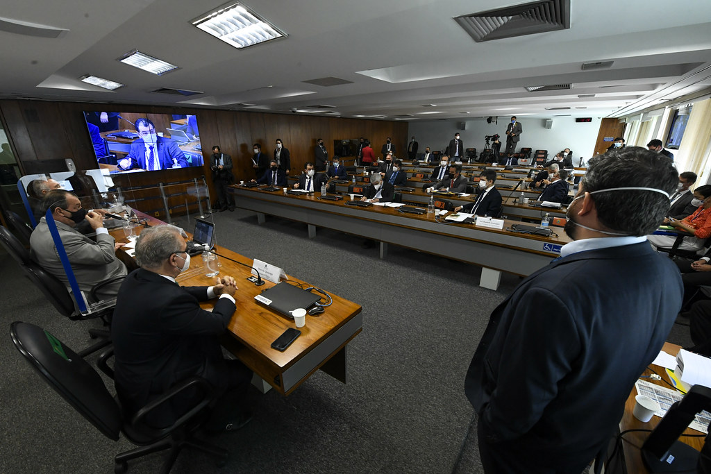 Ao vivo: clima esquenta durante depoimento do ministro da Saúde