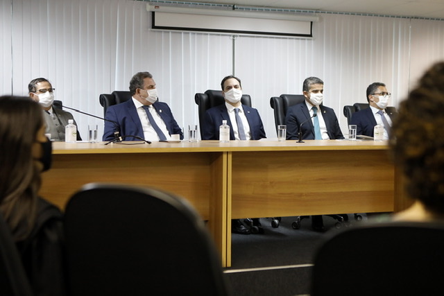 Paulo Câmara prestigia posse dos novos defensores públicos