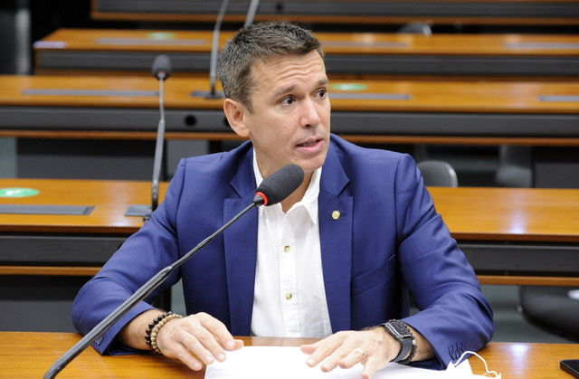 Carreras cobra vacinação para profissionais de Educação Física