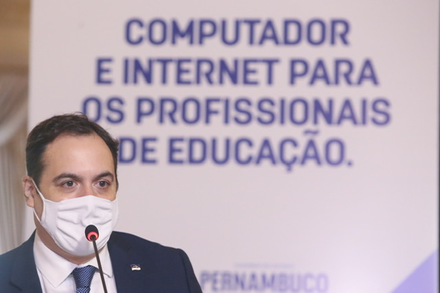 Mais de 21 mil profissionais da rede pública terão notebooks e plano de conectividade