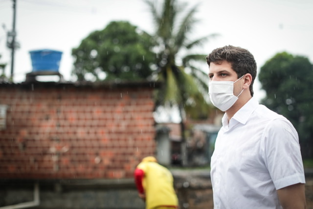 João Campos vistoria ações de enfrentamento do impacto das chuvas