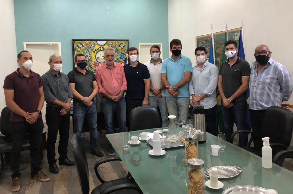 Miguel se reúne com prefeitos e critica o Governo do Estado