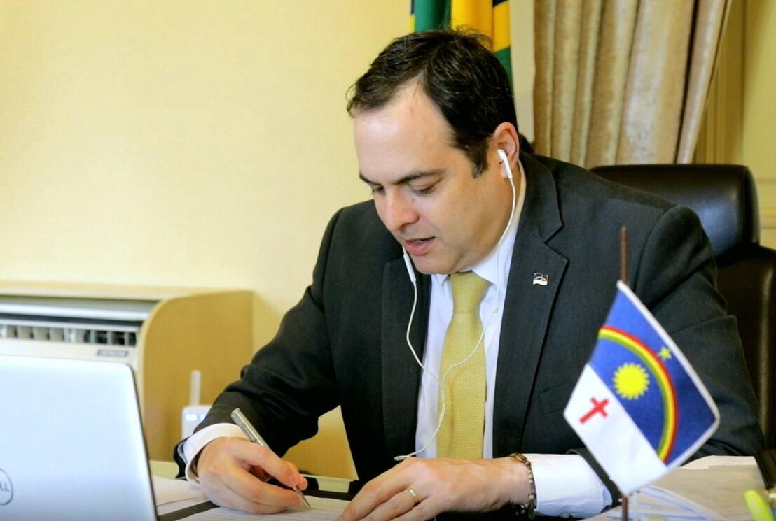 Paulo Câmara sanciona lei que regulamenta atividades religiosas