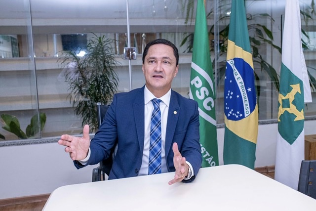 Senado aprova projeto de André Ferreira que reduz a conta de luz