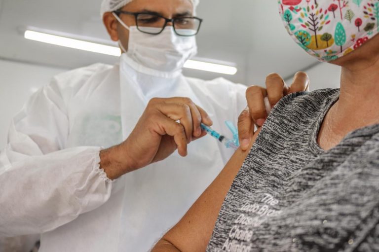 Caruaru amplia vacinação para pessoas a partir de 52 anos
