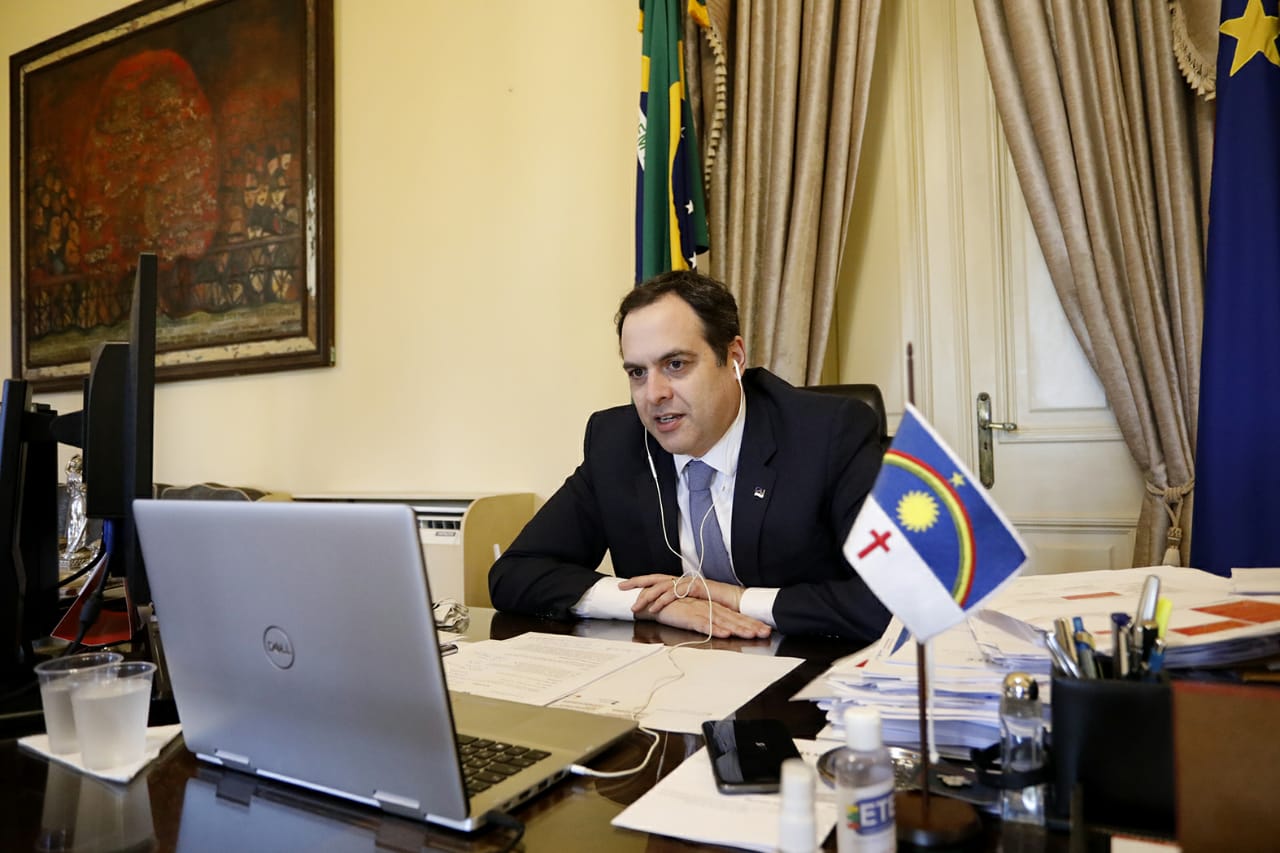 Cenário Político: no centro do debate