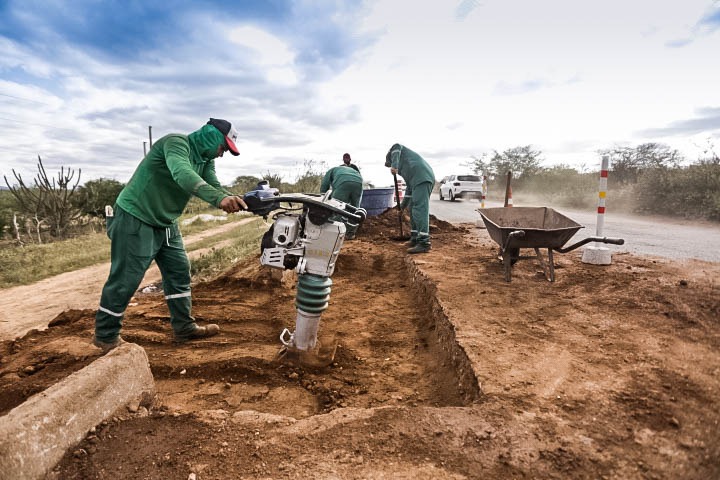 Governo de Pernambuco inicia obras em trecho da PE-160