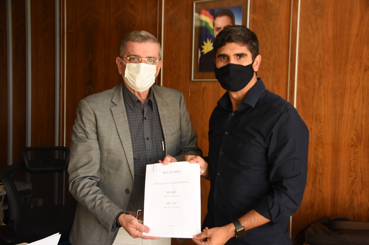 Em visita ao DER, Lessa solicita melhorias para PE-95 e PE-145