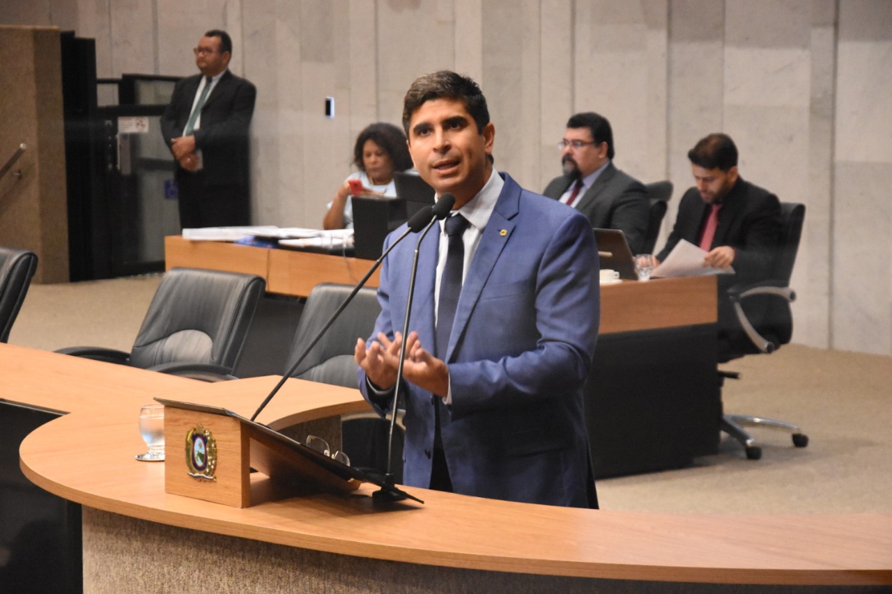 Erick Lessa expressa preocupação com desemprego em Pernambuco