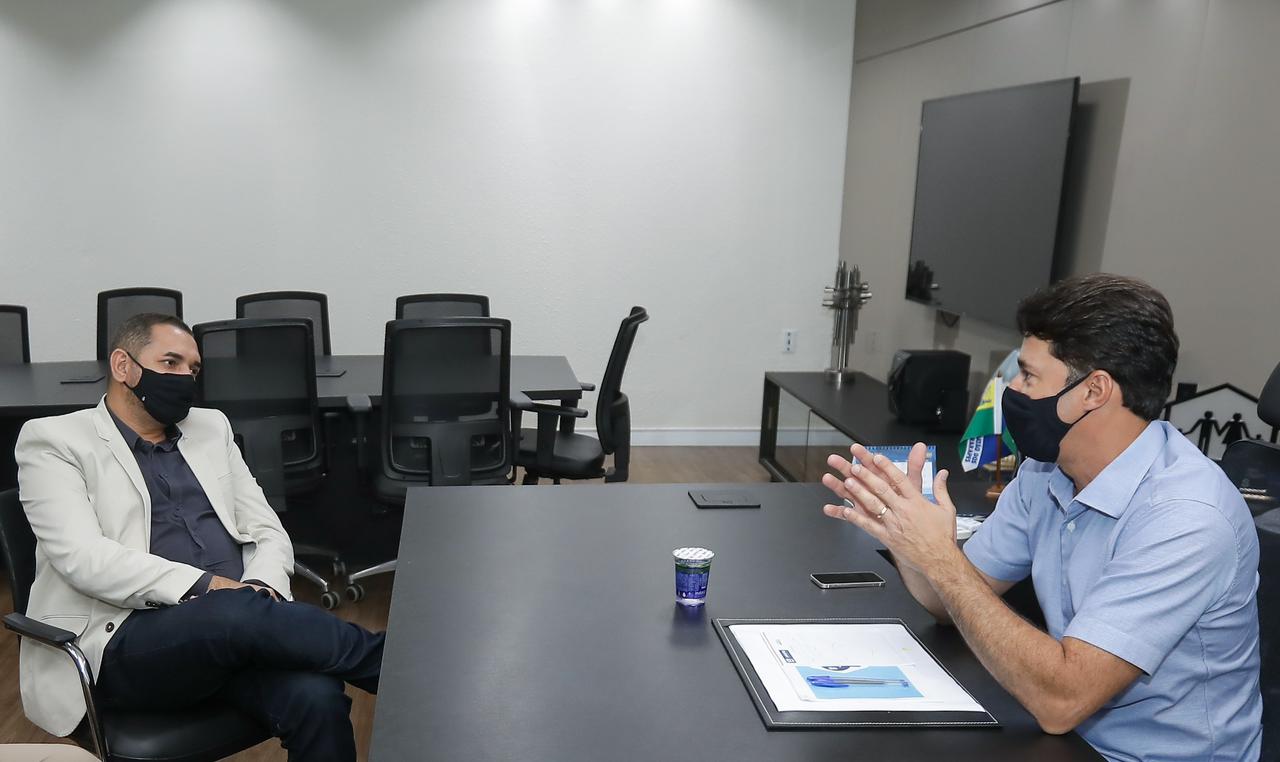 Anderson Ferreira troca experiências com prefeito de Serrita