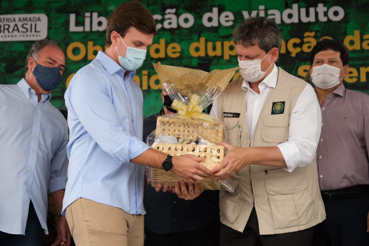 Miguel entrega viaduto e celebra nova era na mobilidade de Petrolina