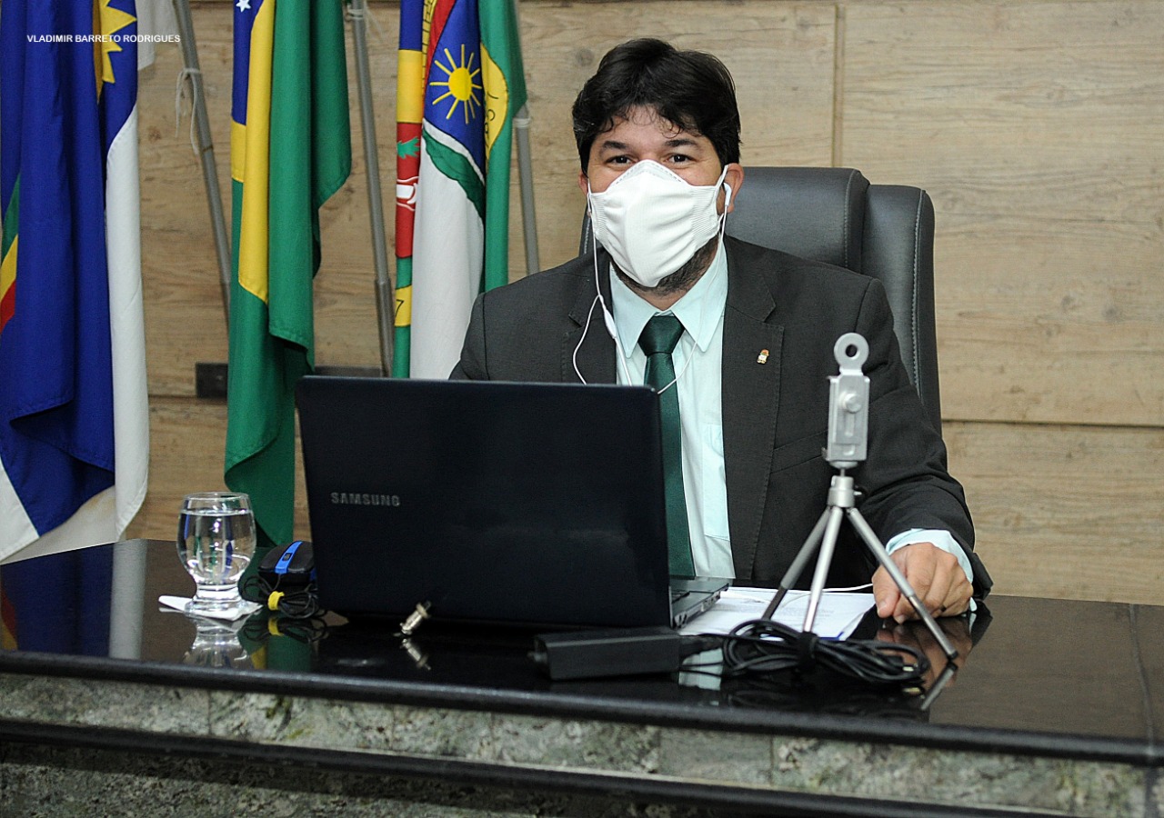 Fagner comemora tíquete-alimentação para trabalhadores do São João