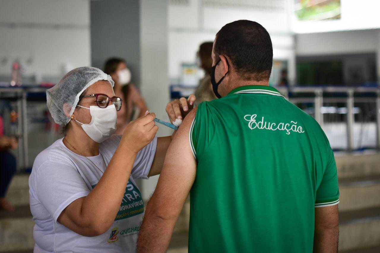 Caruaru inicia pré-cadastramento da vacinação para trabalhadores da Educação acima de 18 anos