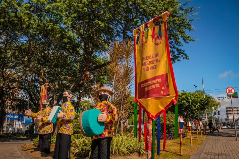Decoração junina chega a alguns pontos de Caruaru