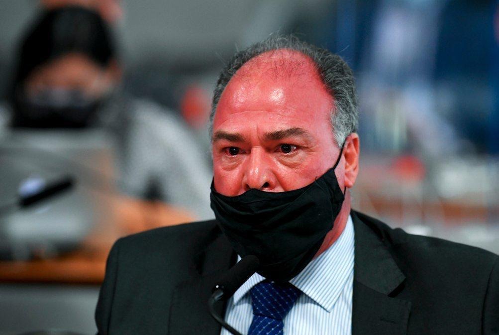 Fernando Bezerra Coelho vira meme após se exaltar na CPI