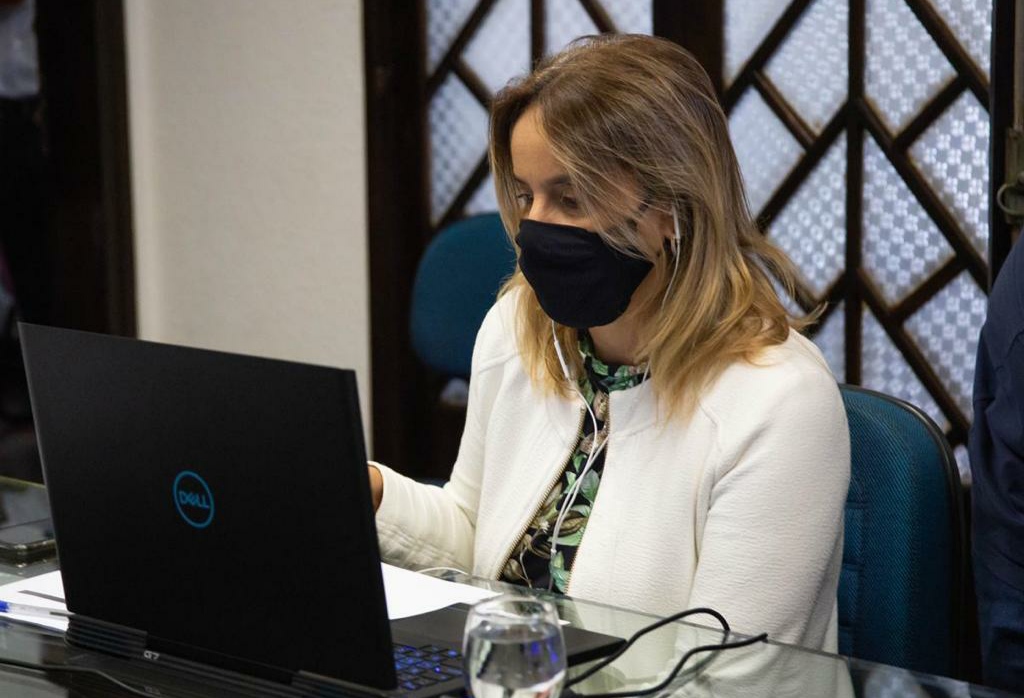 Alessandra reforça a necessidade de mais vacinas para o Agreste