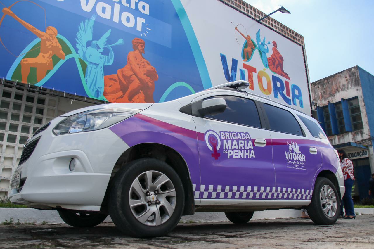 Prefeitura de Vitória entrega viatura da Brigada Maria da Penha