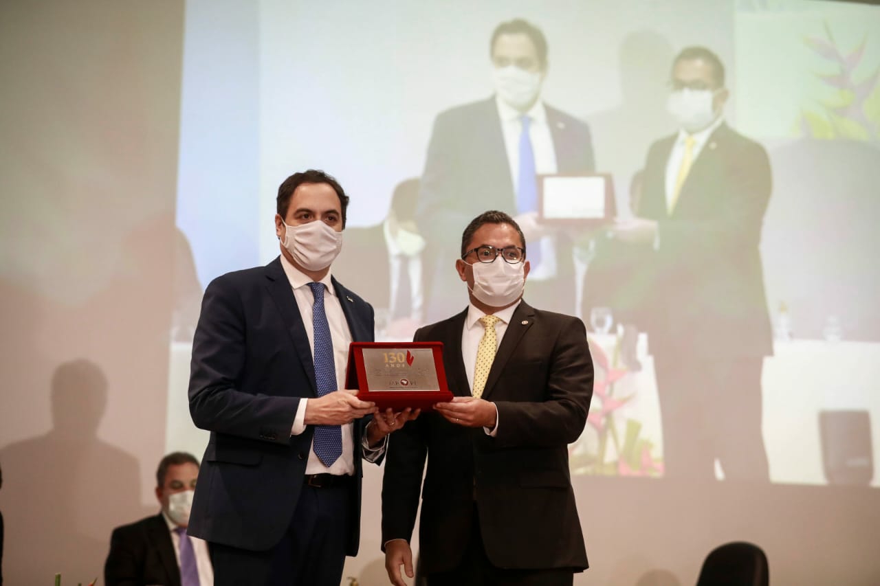 Paulo Câmara recebe homenagem do MPPE