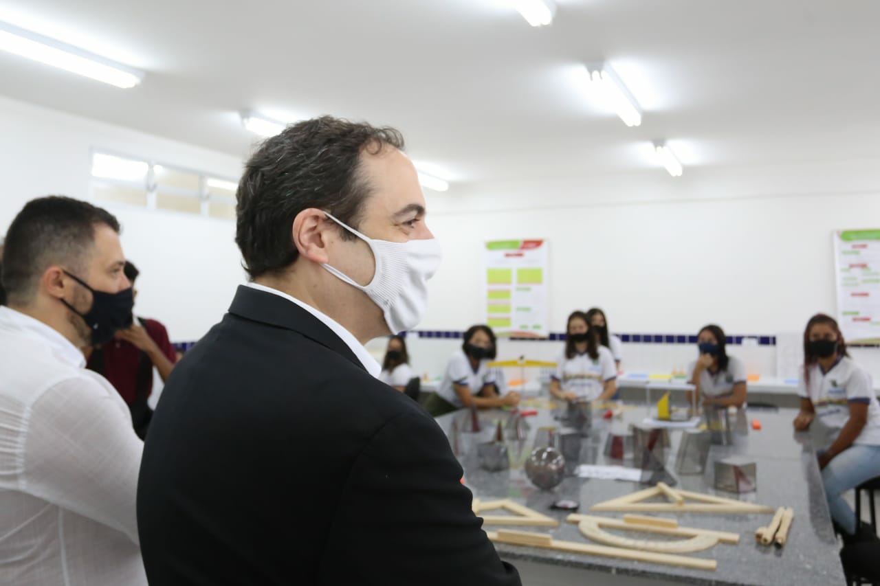 Paulo Câmara inaugura Escola Técnica em Abreu e Lima