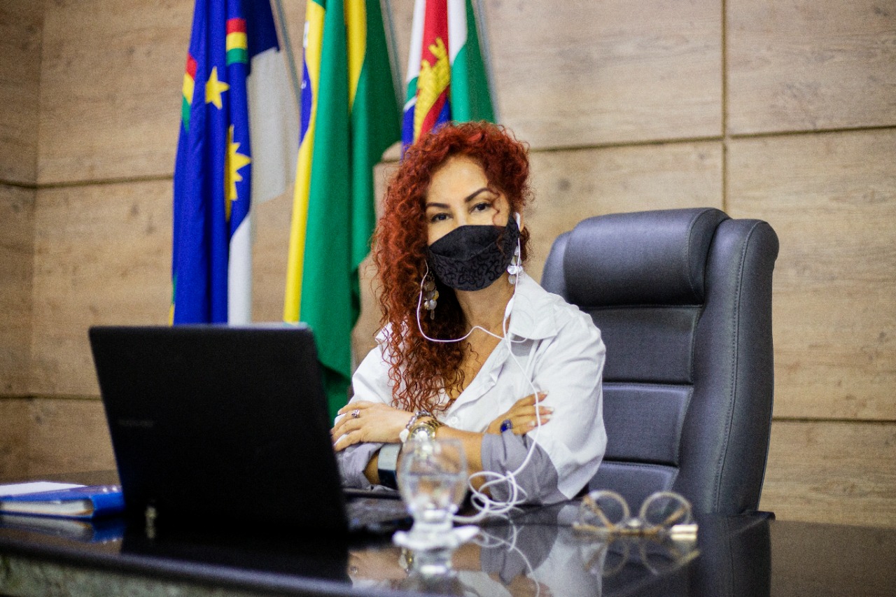 Perpétua defende retorno de música ao vivo em bares e restaurantes