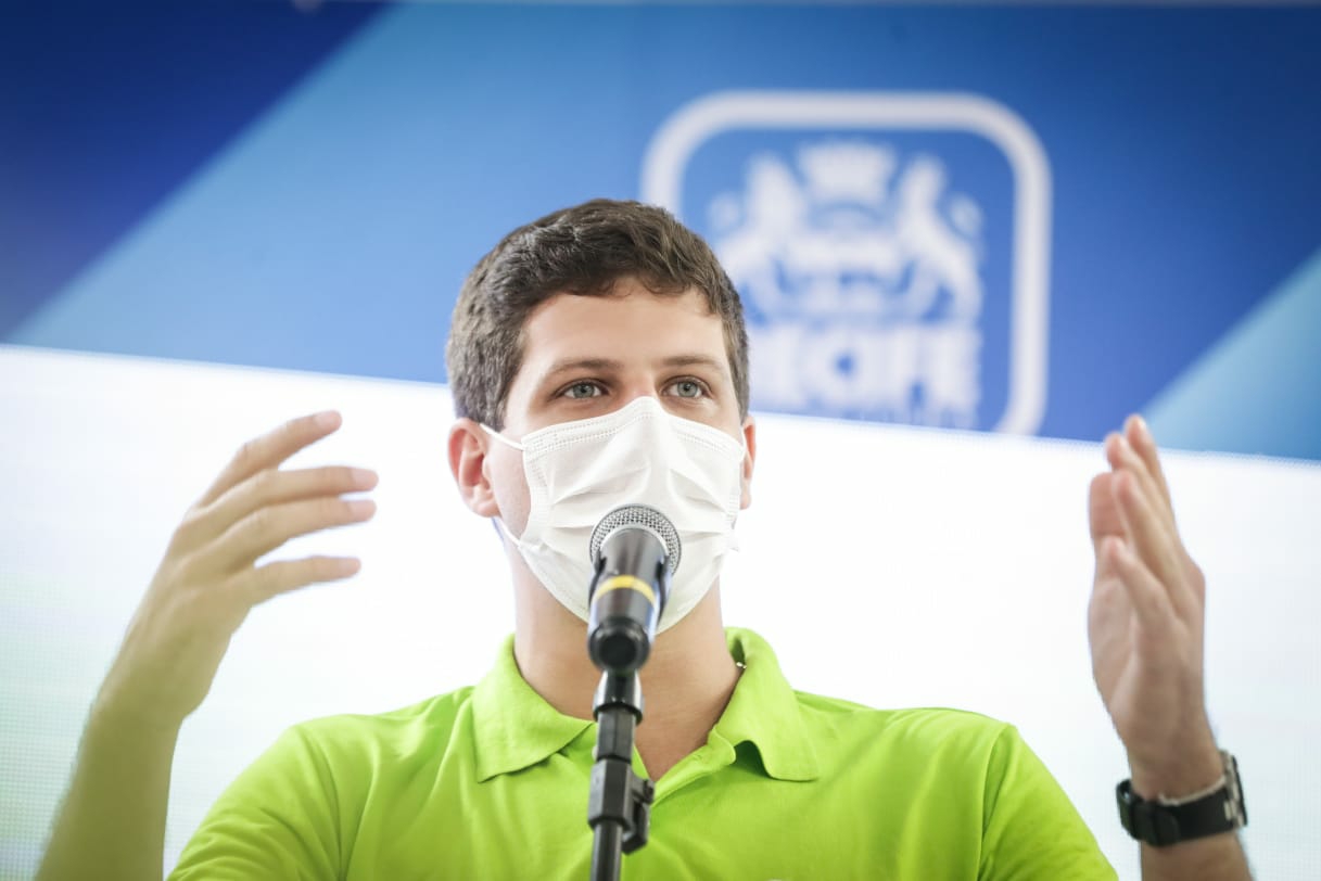 Recife investe R$ 55 milhões em programa de ensino híbrido