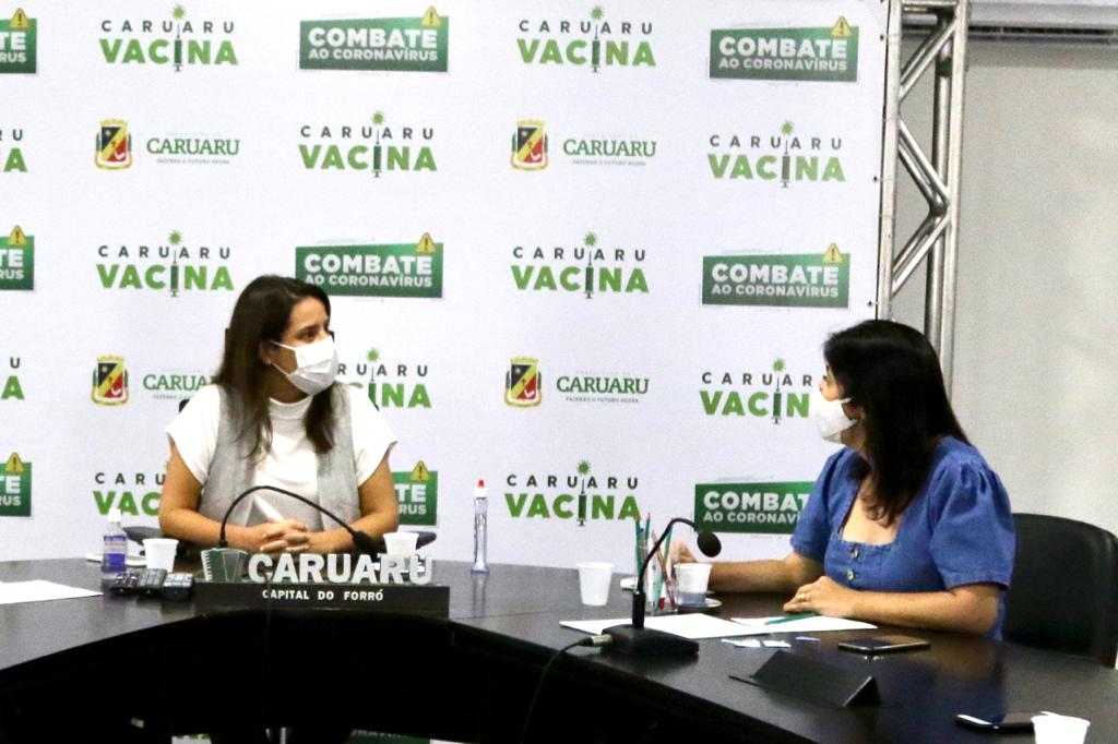 Priscila parabeniza Raquel por conquista de mais vacinas