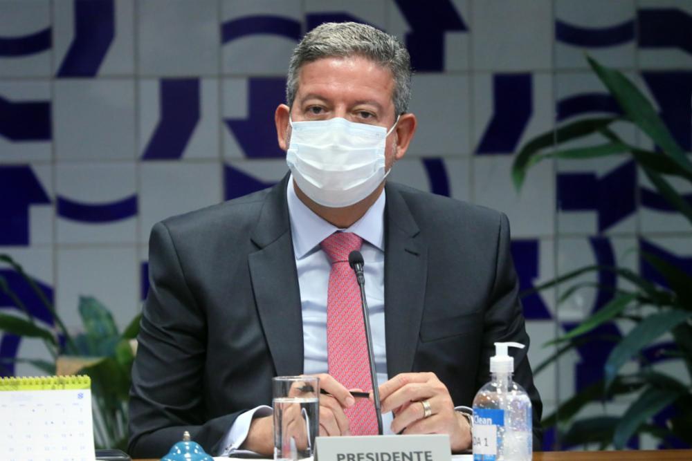 Acusado de racismo, Arthur Lira interpela líder do PSOL