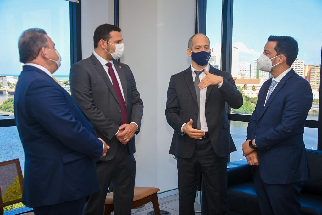 Eriberto Medeiros e Eriberto Rafael visitam presidente do TCE-PE