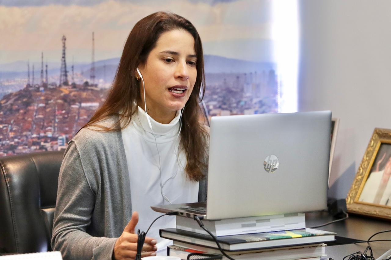 Raquel Lyra participa de debate promovido pela Fecomércio-PE