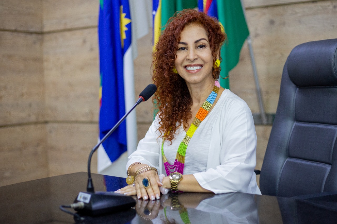 Cenário Político: Perpétua ensaia candidatura a estadual