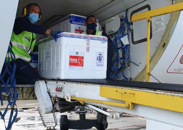 Pernambuco recebe novas doses da Janssen e da AstraZeneca