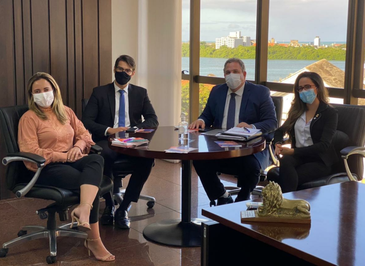 Aline Nascimento é recebida por presidente da Alepe