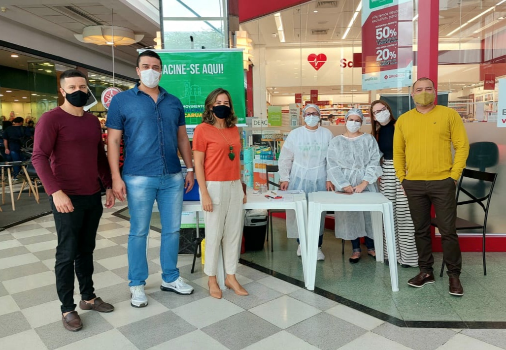 Rodrigo Pinheiro visita pontos de vacinação contra a gripe