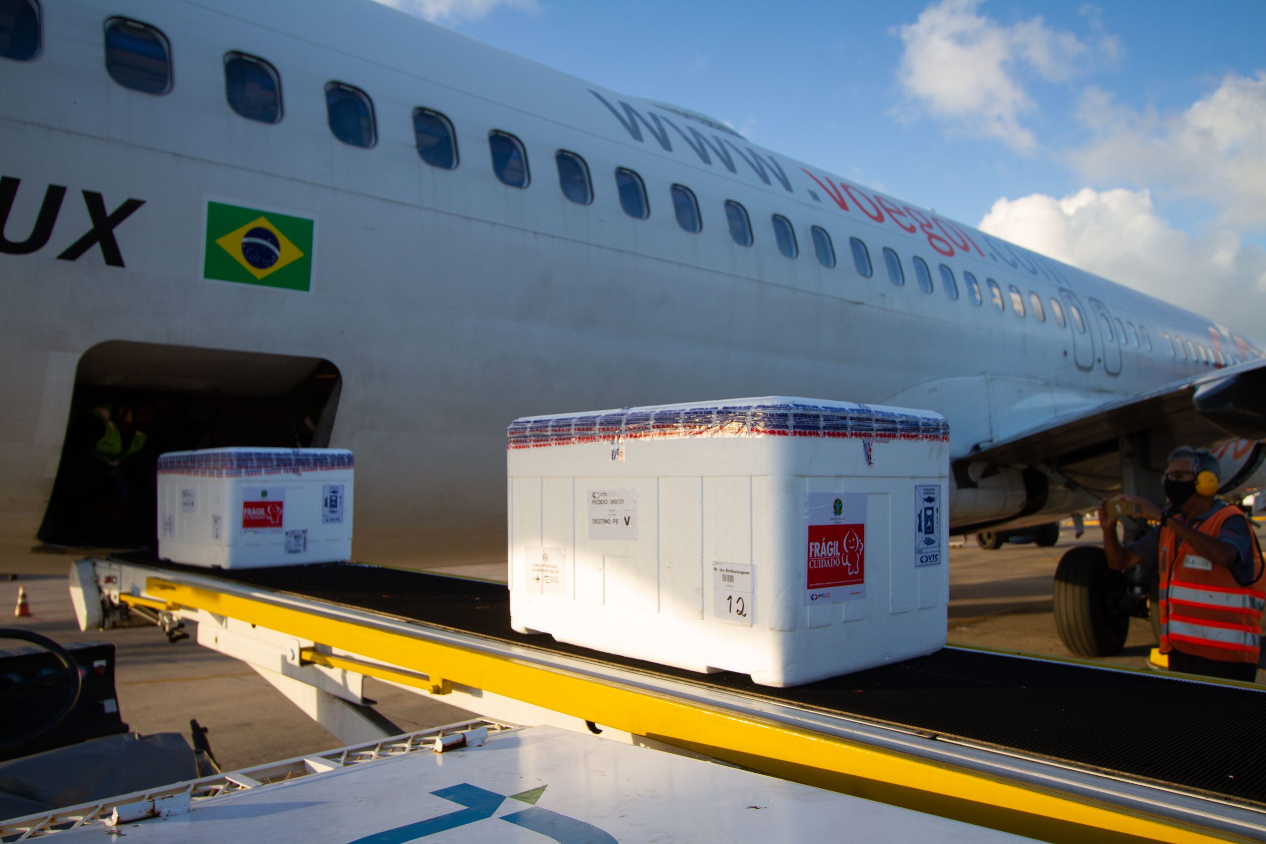 Pernambuco recebe 206,5 mil doses de vacinas da AstraZeneca