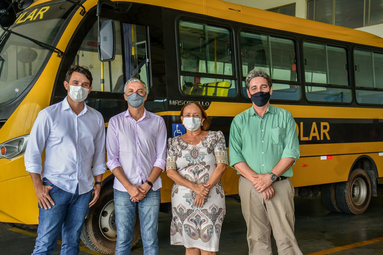 Nadegi assegura mais um ônibus para auxiliar no transporte de alunos