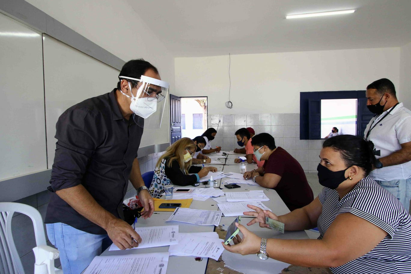 Prefeito de Santa Cruz antecipa primeira parcela do 13º salário