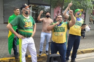 Apoiadores de Bolsonaro protestam contra Doria em Caruaru