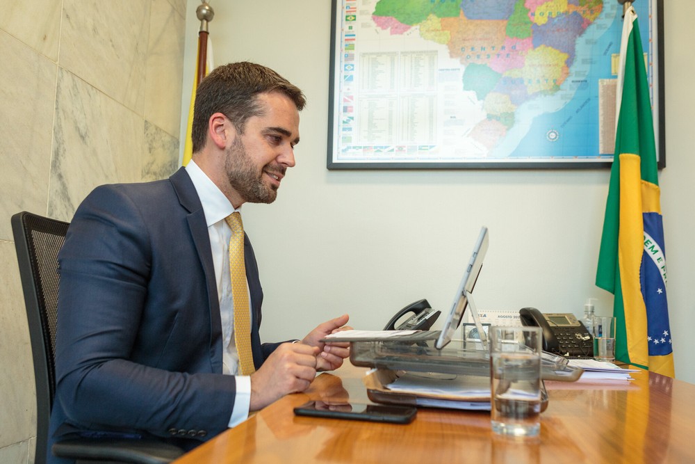 Cenário Político: presidenciáveis aportam em Pernambuco