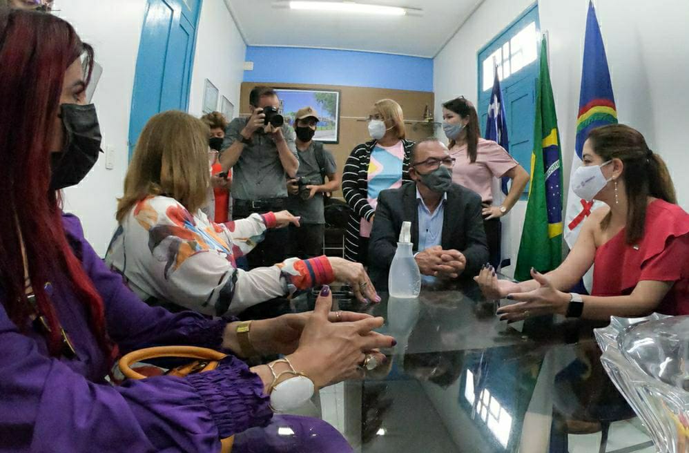 Josué Mendes se reúne com Gleide Ângelo e secretária da Mulher de Pernambuco