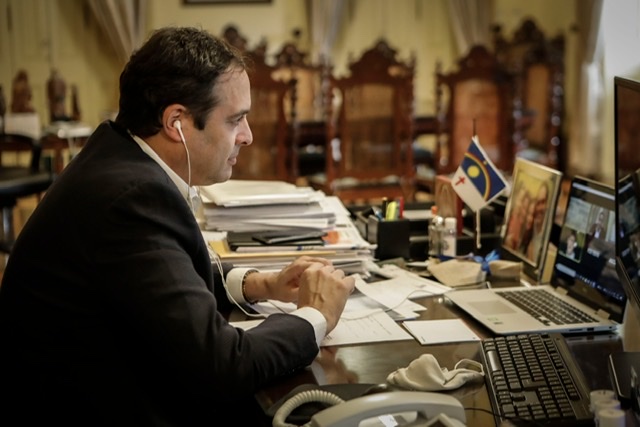 Paulo Câmara vai criar auxílio para órfãos da pandemia