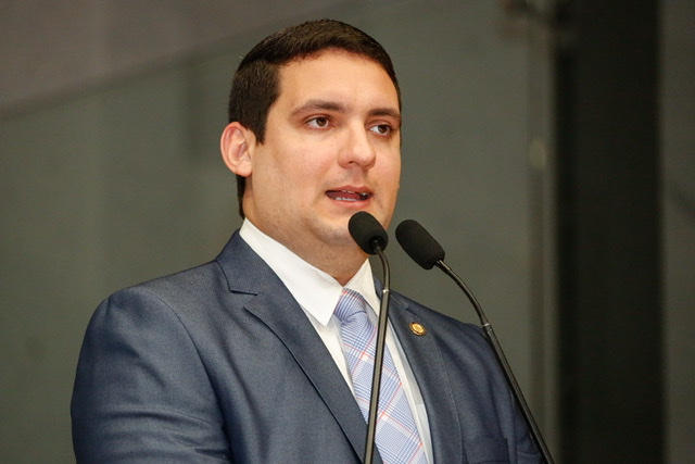 Romero articula construção de hospital veterinário em Santa Cruz