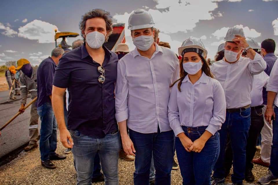 Ao lado do governador, Rodrigo Novaes anuncia ações no Sertão