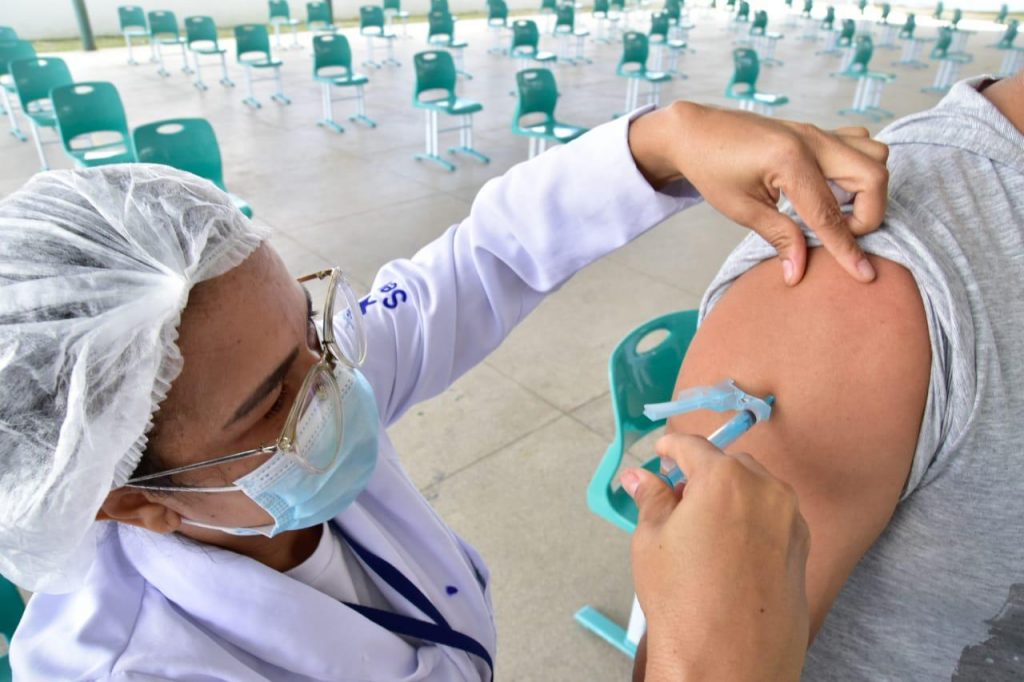 Caruaru reduz faixa etária de vacinação para 31 anos