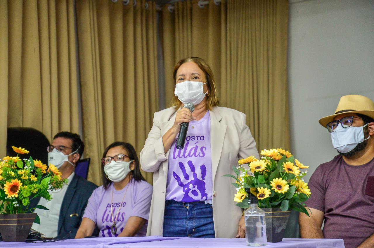 Nadegi oficializa contratação de profissionais da assistência social