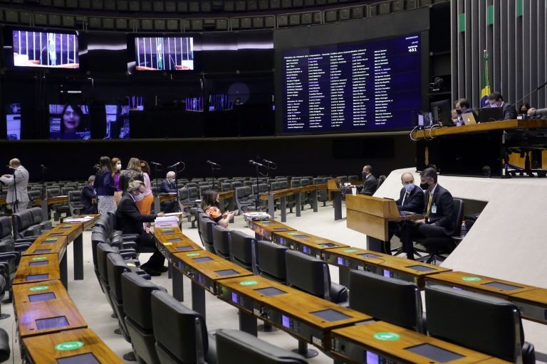 Acompanhe a votação da PEC do voto impresso na Câmara