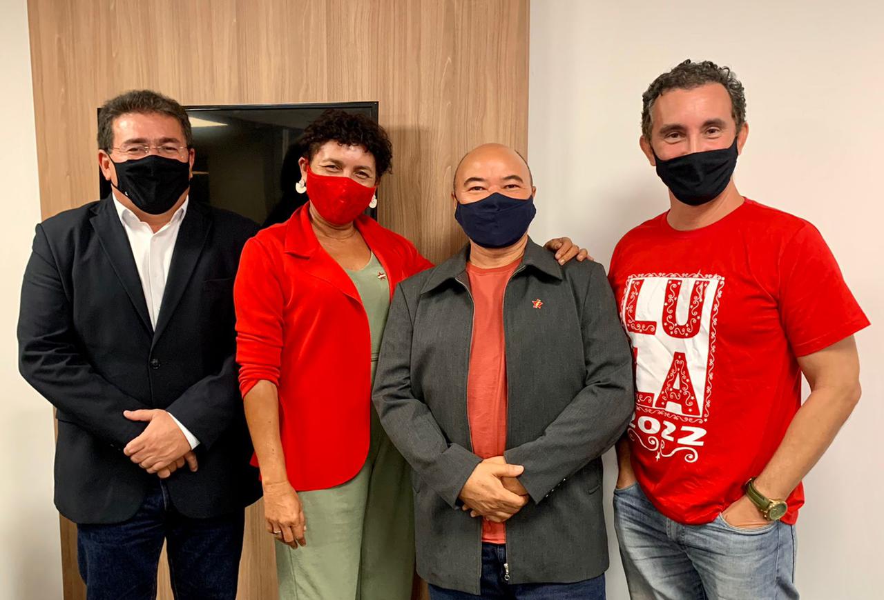 No Recife, Luciano Duque recebe apoio de grupo cultural