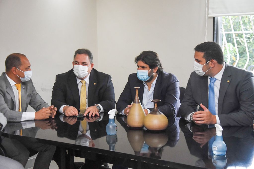 Eriberto Medeiros visita Câmara de São Lourenço da Mata