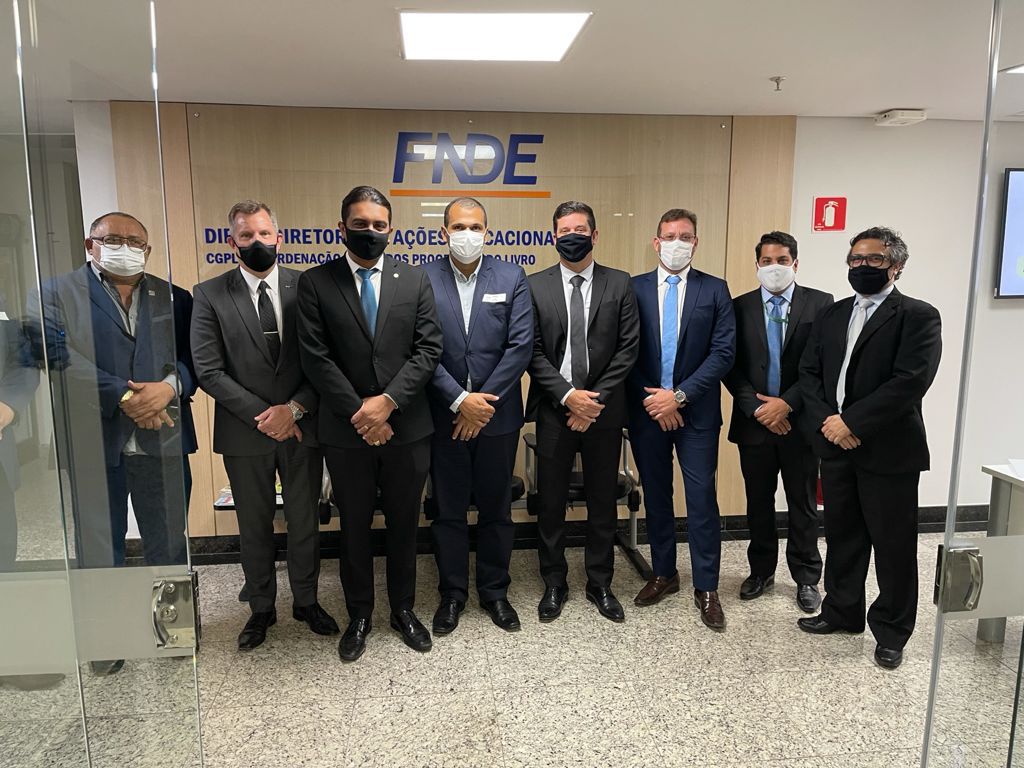 No FNDE, Rodolfo busca recursos para municípios pernambucanos