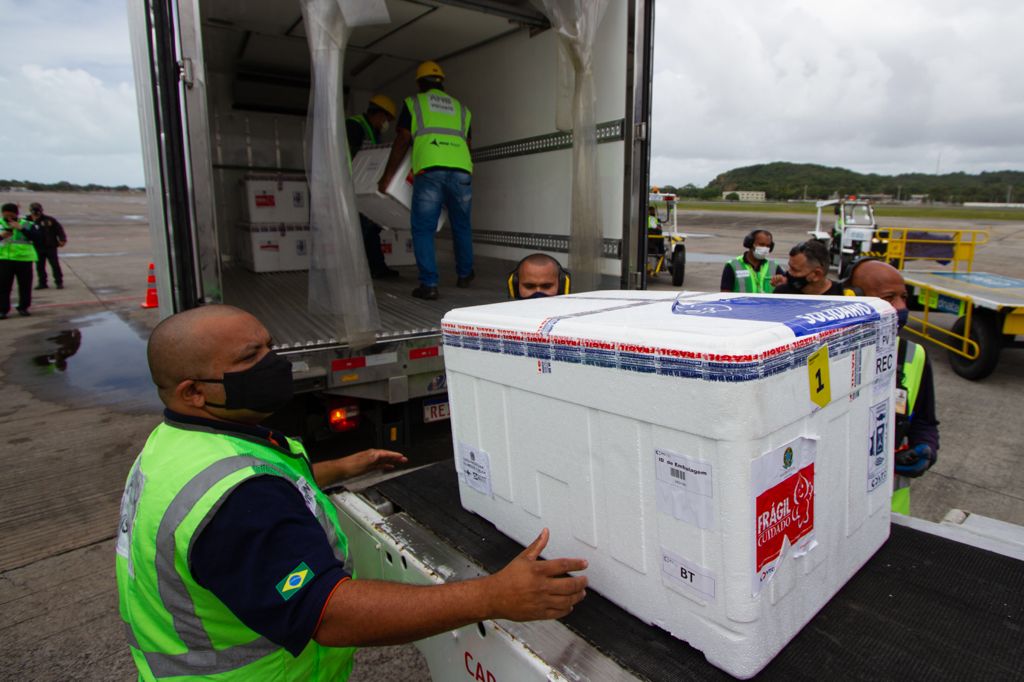 Pernambuco recebe mais 215.300 doses de vacinas CoronaVac