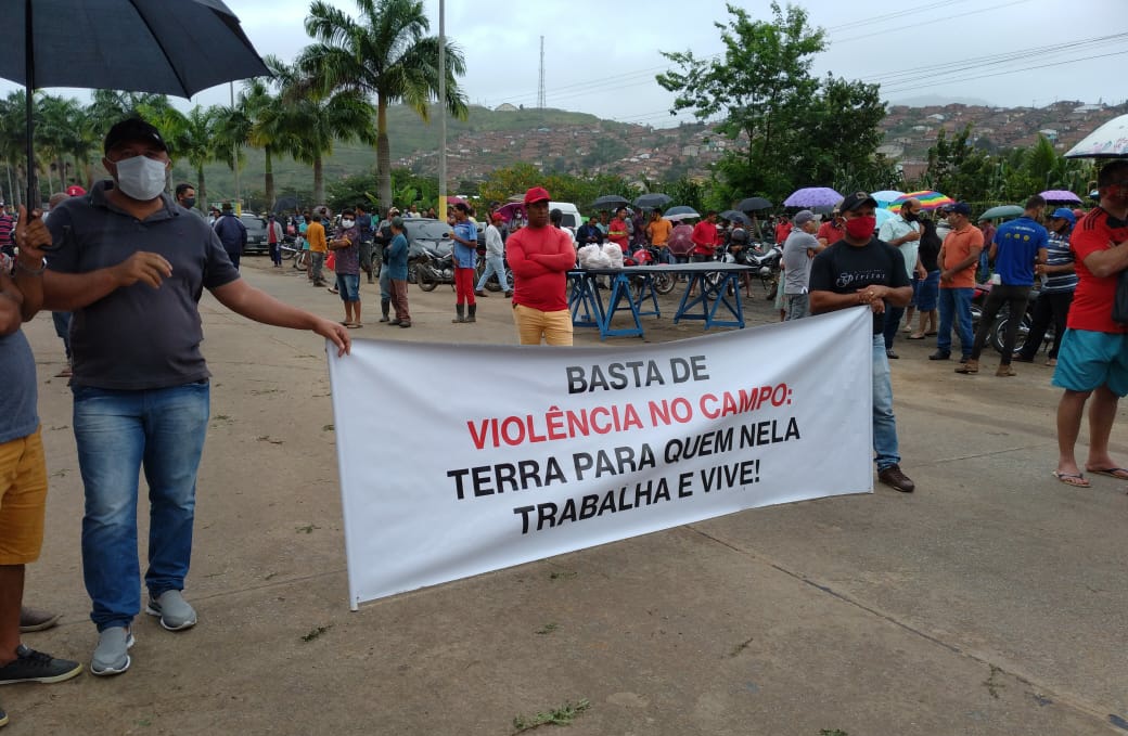 Agricultores de Jaqueira realizam protesto contra o Estado